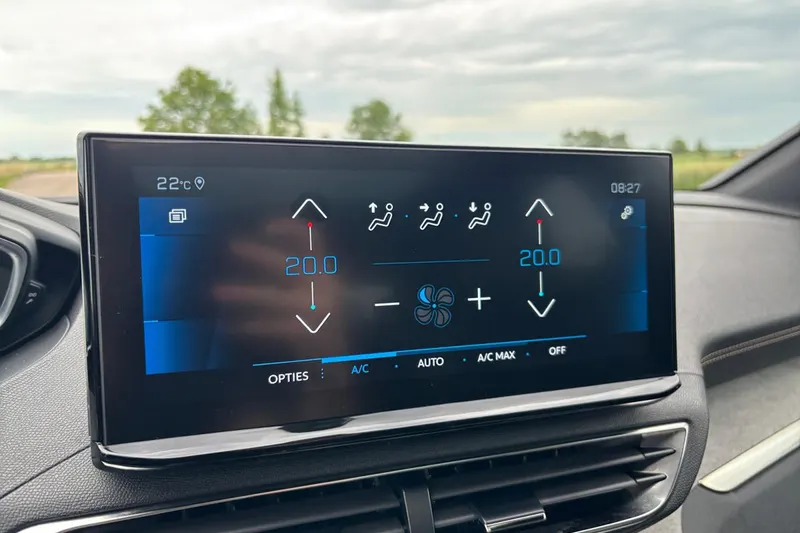 Peugeot 3008 (2023)