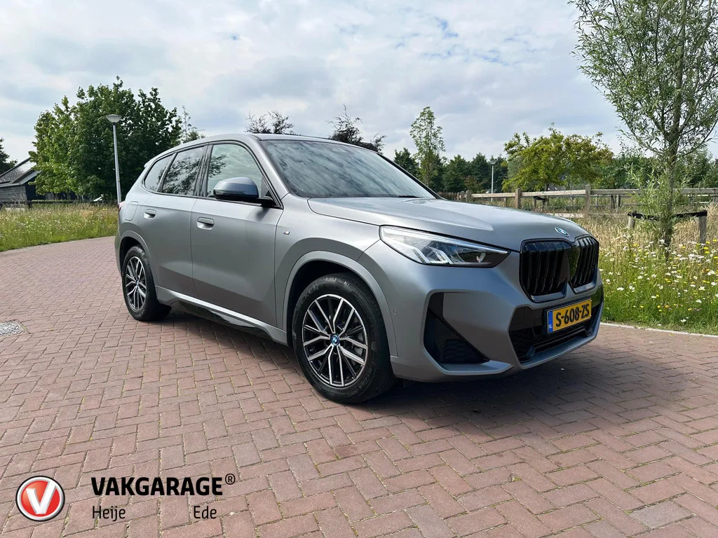 BMW iX1 (2023) — foto 1