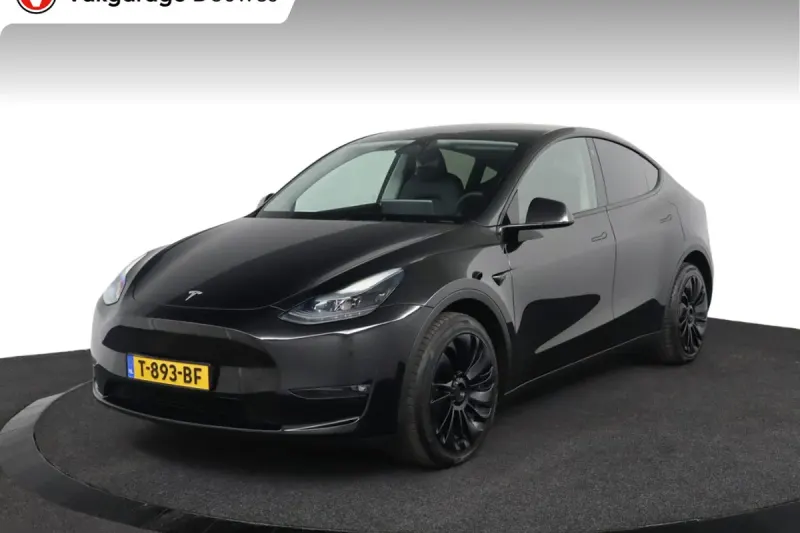 Tesla Model Y (2023)