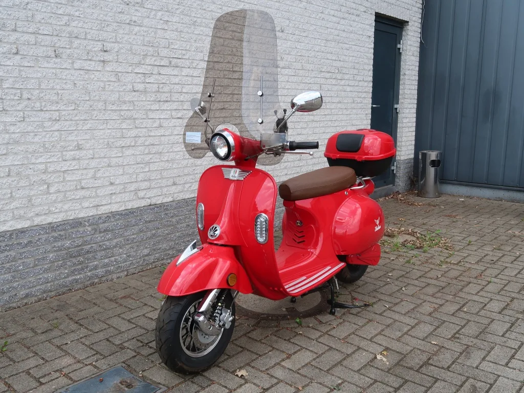 Etalian Retro (2024) — foto 1