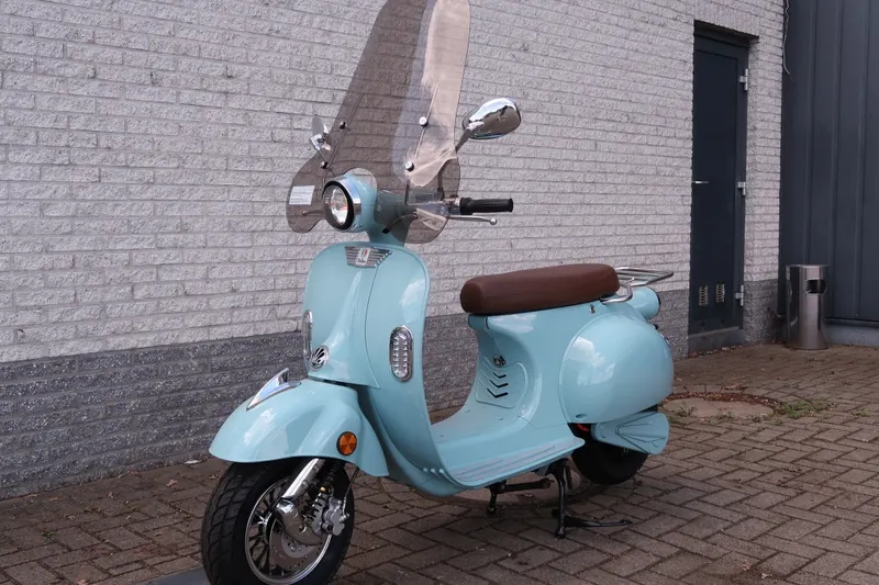 Etalian Retro (2024)