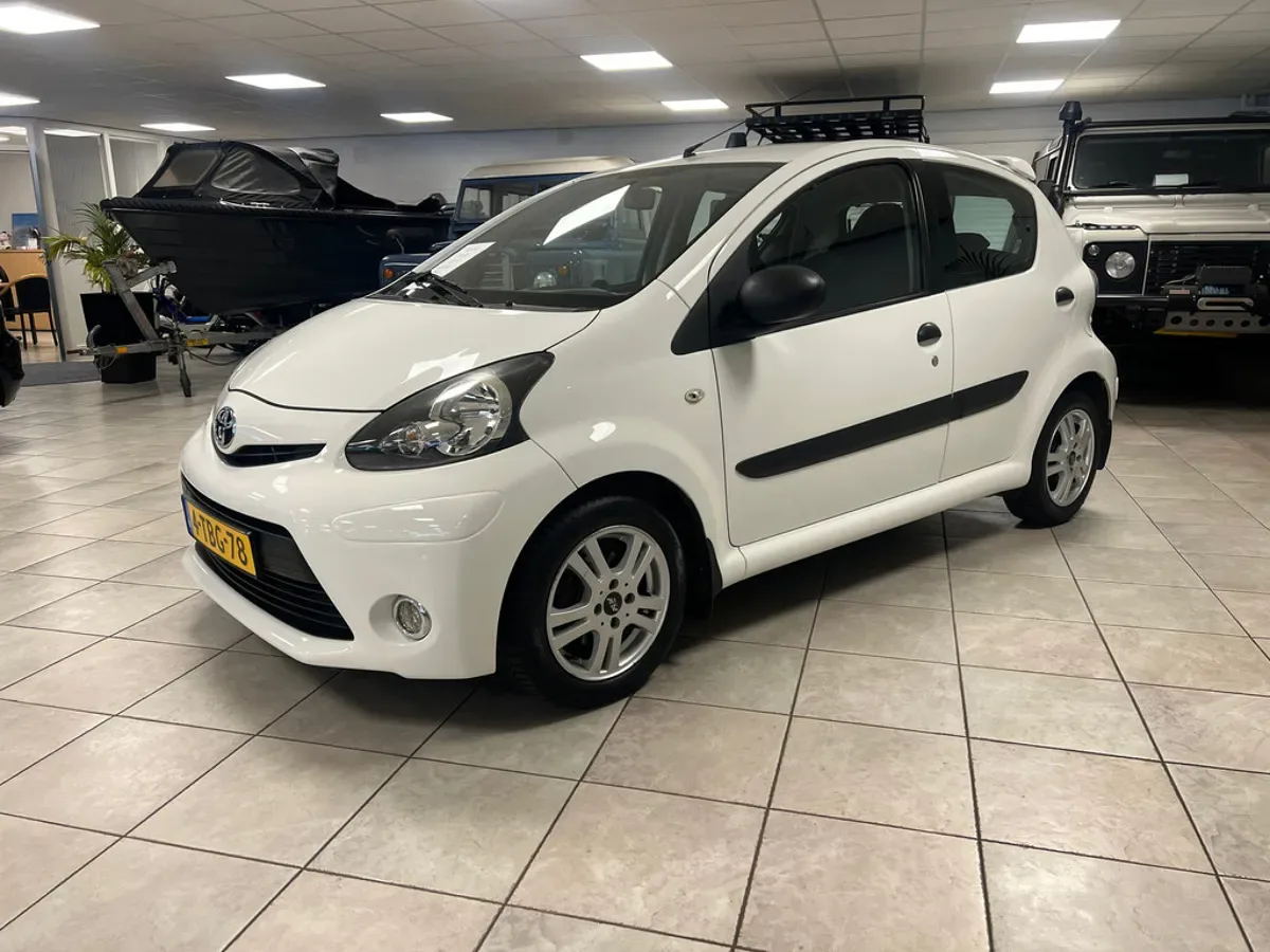 Toyota Aygo (2014) — foto 1