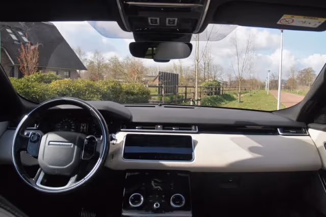 Land Rover Range Rover Velar (2018) thumbnail 18