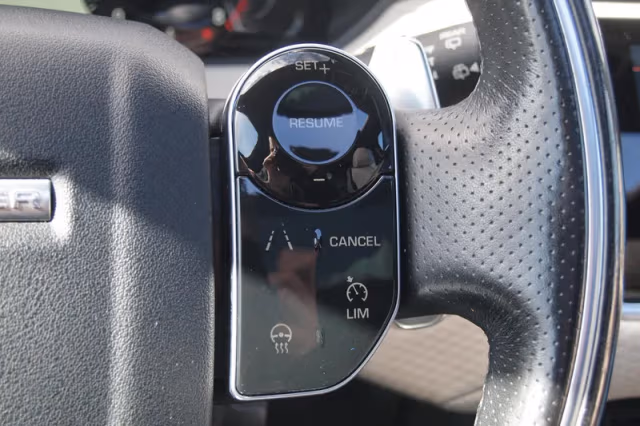 Land Rover Range Rover Velar (2018) thumbnail 21
