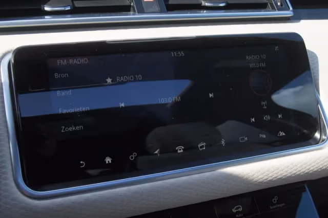 Land Rover Range Rover Velar (2018) thumbnail 23