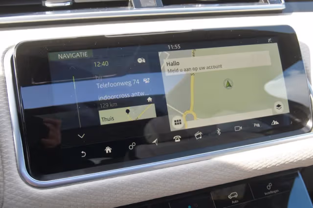 Land Rover Range Rover Velar (2018) thumbnail 24