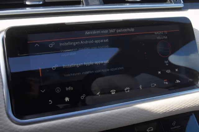 Land Rover Range Rover Velar (2018) thumbnail 25
