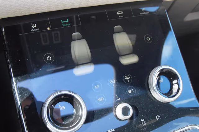 Land Rover Range Rover Velar (2018) thumbnail 28
