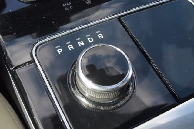 Land Rover Range Rover Velar (2018) thumbnail 29