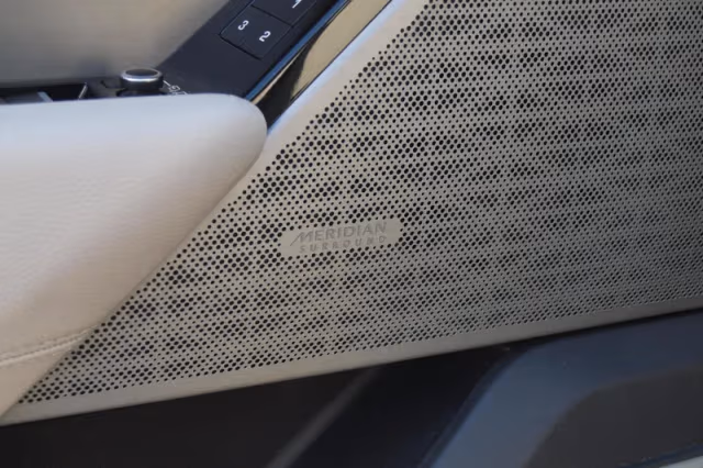 Land Rover Range Rover Velar (2018) thumbnail 31