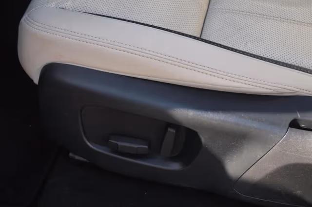 Land Rover Range Rover Velar (2018) thumbnail 32
