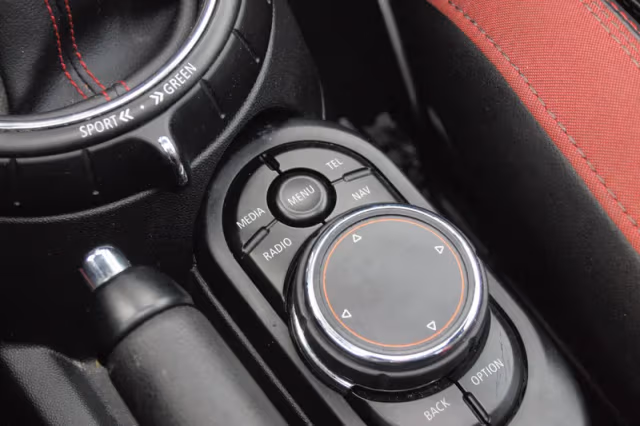 MINI Cooper (2015) thumbnail 17