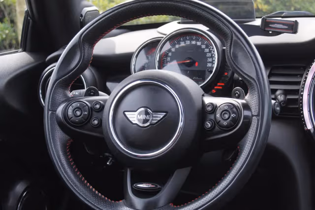 MINI Cooper (2015) thumbnail 19
