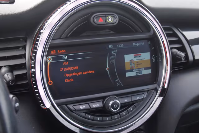 MINI Cooper (2015) thumbnail 24