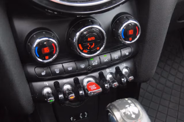 MINI Cooper (2015) thumbnail 27