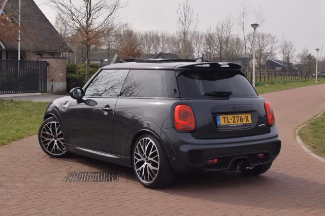 MINI Cooper (2015) thumbnail 4
