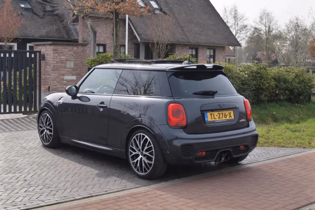 MINI Cooper (2015) thumbnail 9