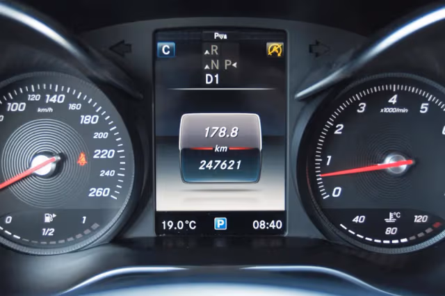 Mercedes-Benz C-Klasse (2016) thumbnail 16