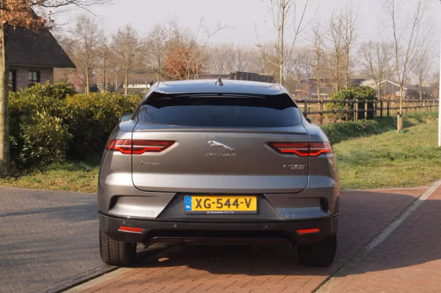 Jaguar I-Pace (2018) thumbnail 11