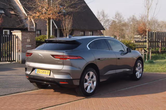 Jaguar I-Pace (2018) thumbnail 12