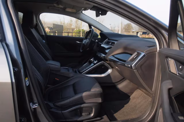 Jaguar I-Pace (2018) thumbnail 16