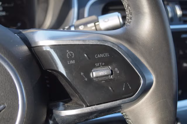 Jaguar I-Pace (2018) thumbnail 19