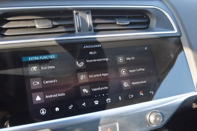 Jaguar I-Pace (2018) thumbnail 22