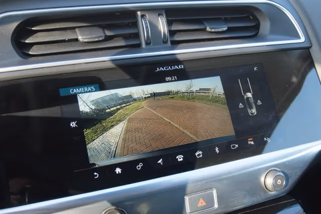 Jaguar I-Pace (2018) thumbnail 24