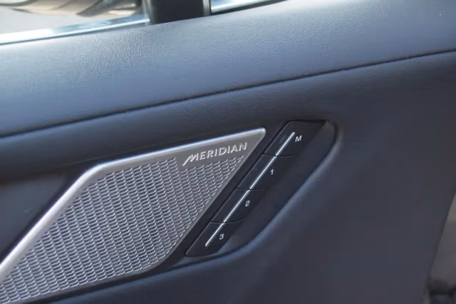Jaguar I-Pace (2018) thumbnail 28