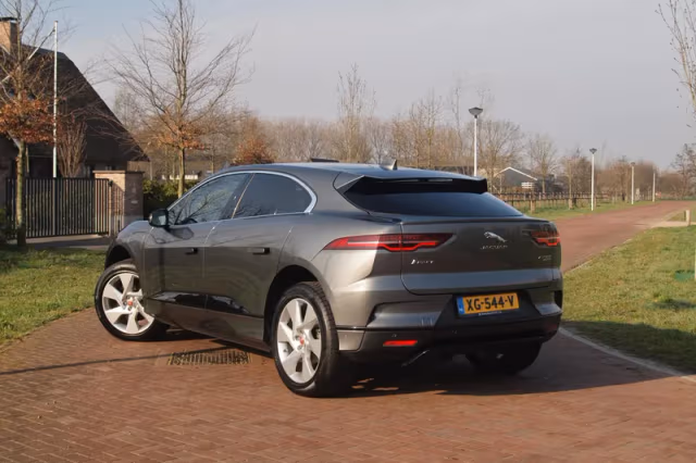 Jaguar I-Pace (2018) thumbnail 4