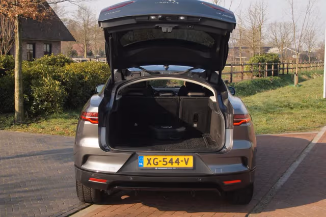 Jaguar I-Pace (2018) thumbnail 32