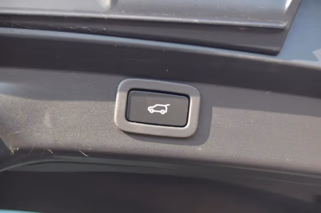 Jaguar I-Pace (2018) thumbnail 33