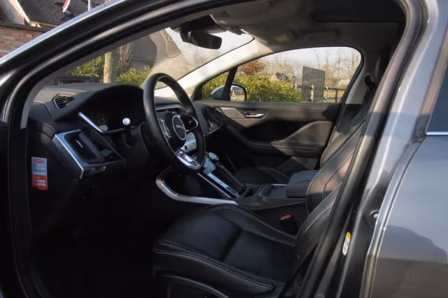 Jaguar I-Pace (2018) thumbnail 5