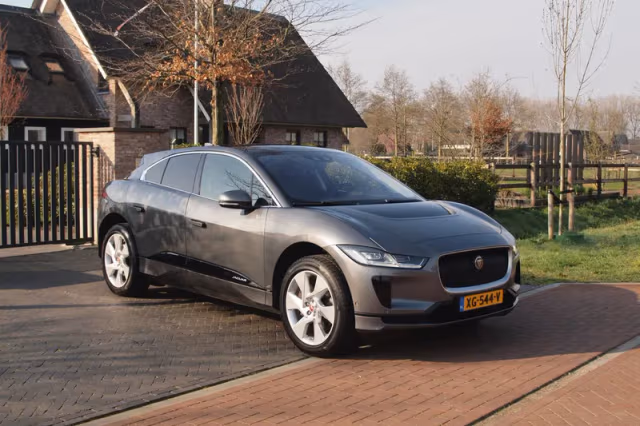 Jaguar I-Pace (2018) thumbnail 6