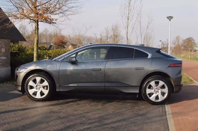 Jaguar I-Pace (2018) thumbnail 9