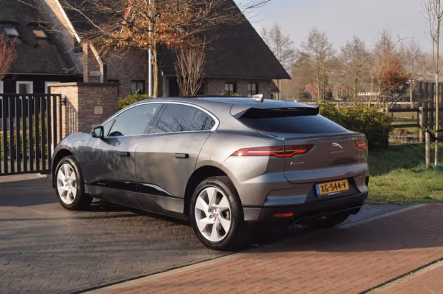 Jaguar I-Pace (2018) thumbnail 10