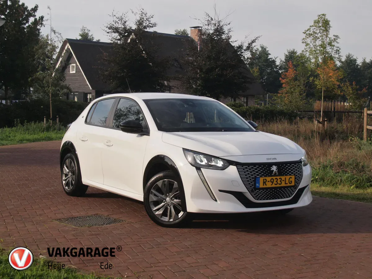Peugeot e-208 (2022) — foto 1