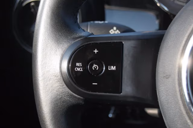 MINI Electric (2022) thumbnail 18
