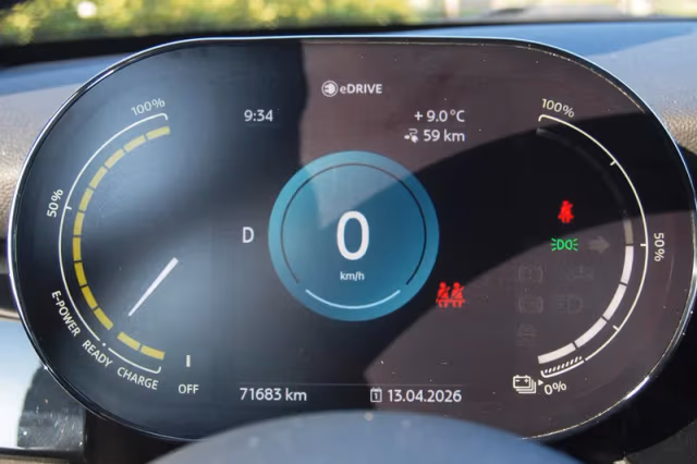 MINI Electric (2022) thumbnail 19