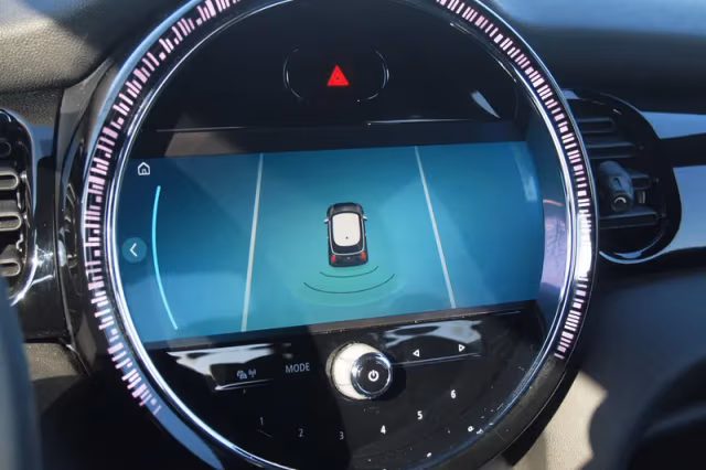MINI Electric (2022) thumbnail 23