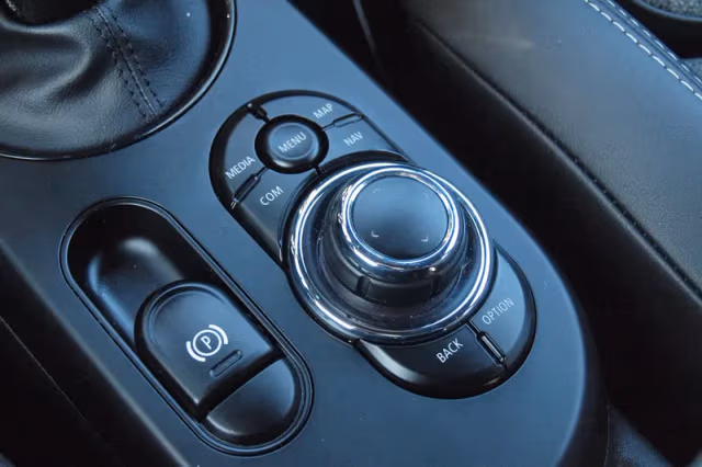MINI Electric (2022) thumbnail 26