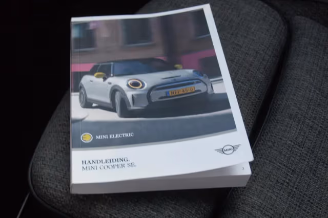 MINI Electric (2022) thumbnail 30