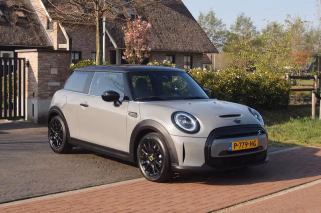 MINI Electric (2022) thumbnail 5