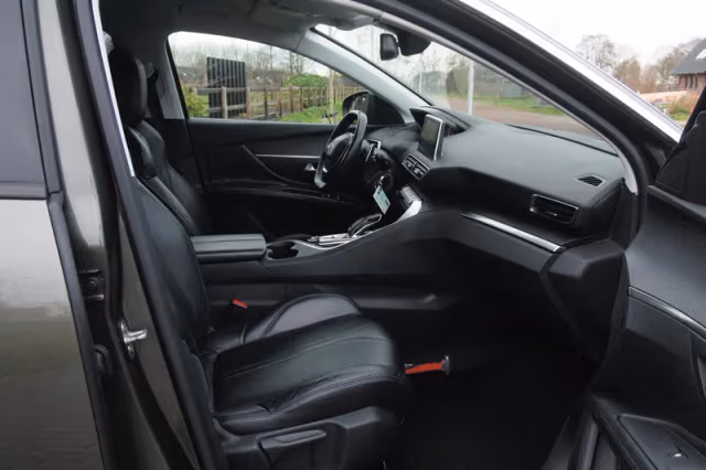 Peugeot 3008 (2019) thumbnail 16