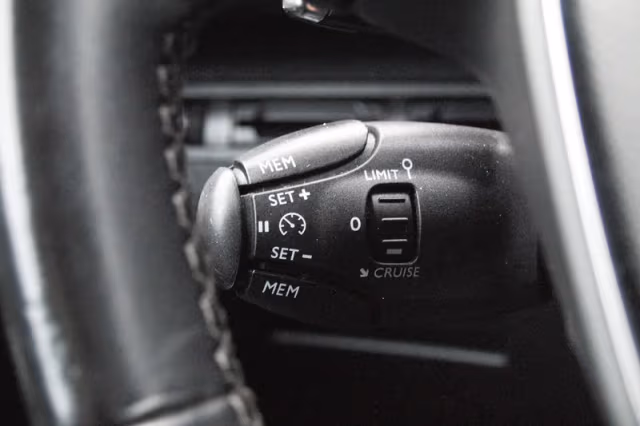 Peugeot 3008 (2019) thumbnail 19