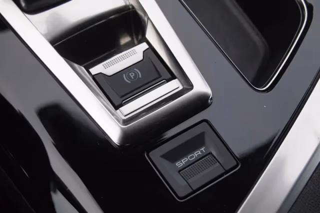 Peugeot 3008 (2019) thumbnail 27