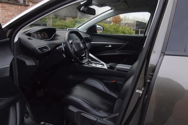 Peugeot 3008 (2019) thumbnail 5