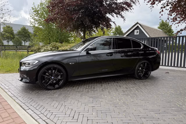 BMW 3-Serie (2022) thumbnail 2