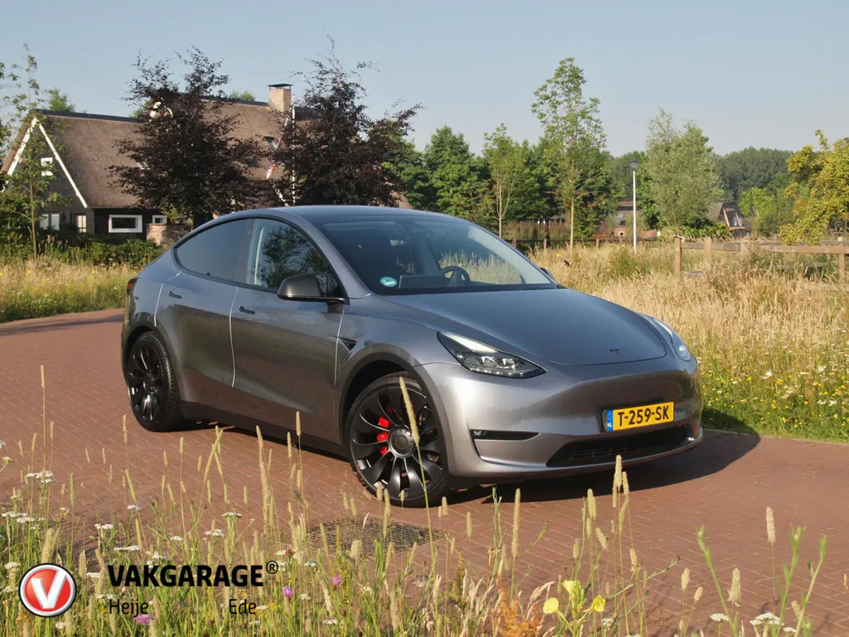 Tesla Model Y (2023) — foto 1
