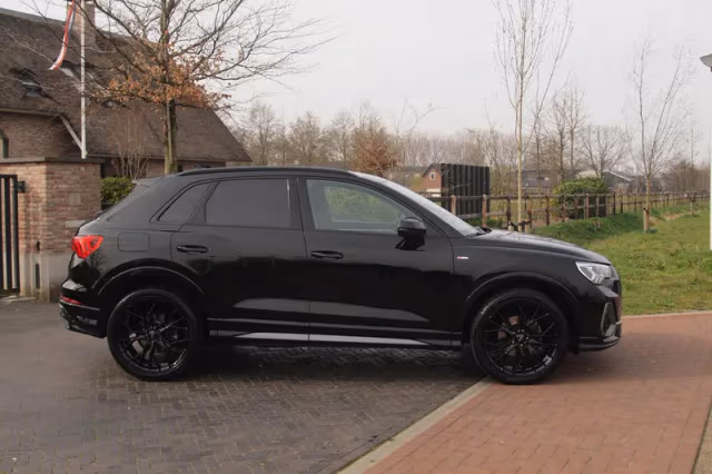 Audi Q3 (2019) thumbnail 13